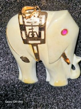 Vintage 14K Gold 585 Carved Bone Elephant Pendant Good Luck Shou Ruby Eye